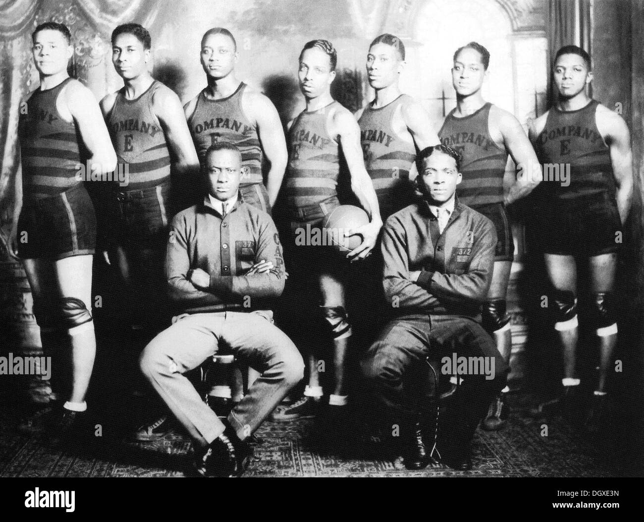 Afro-americano di giocatori di basket della società e, 372 colorata Reggimento di Fanteria, Springfield, Ohio, 1922 Foto Stock