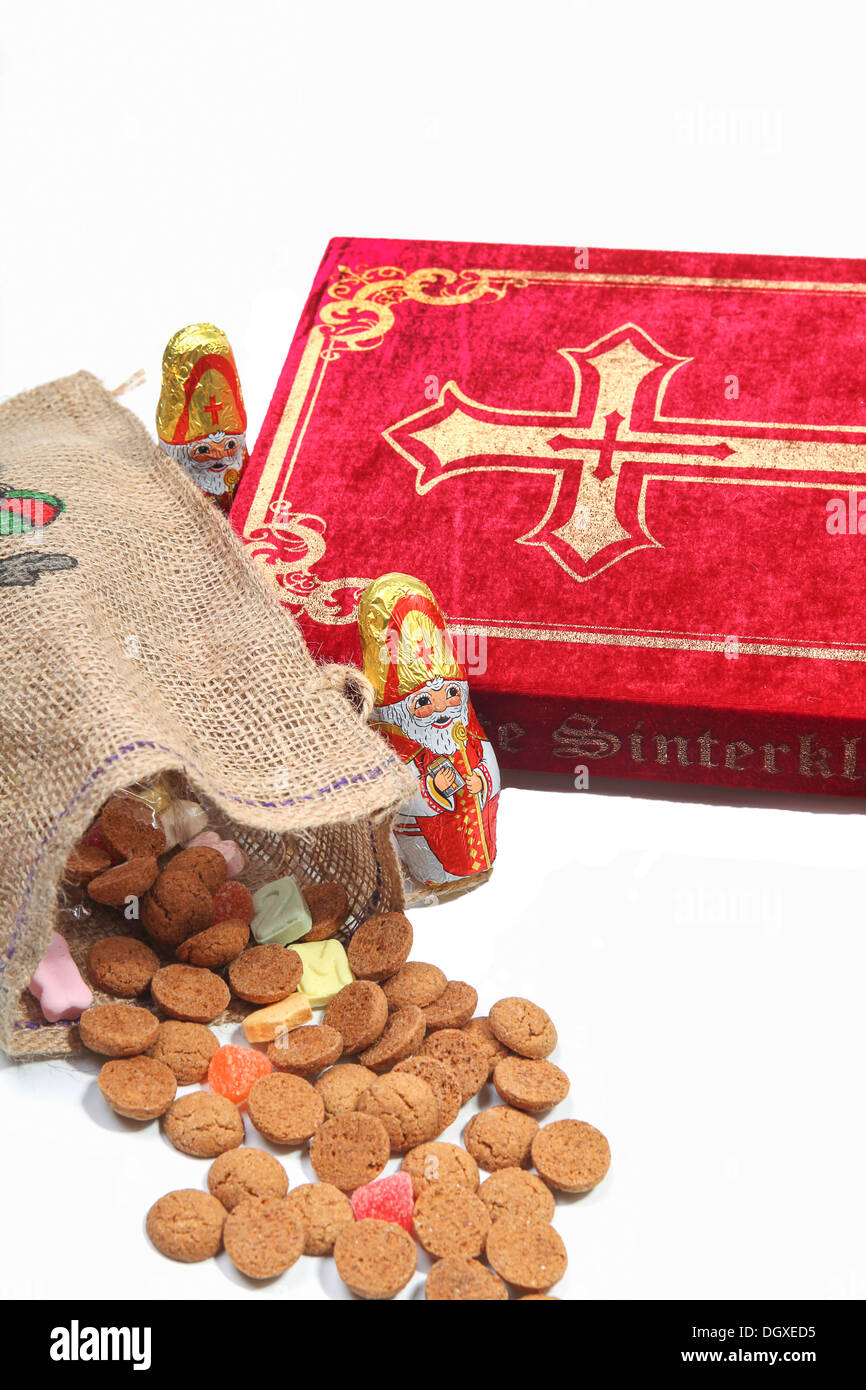 Libro di Sinterklaas con la caramella in borsa Foto Stock