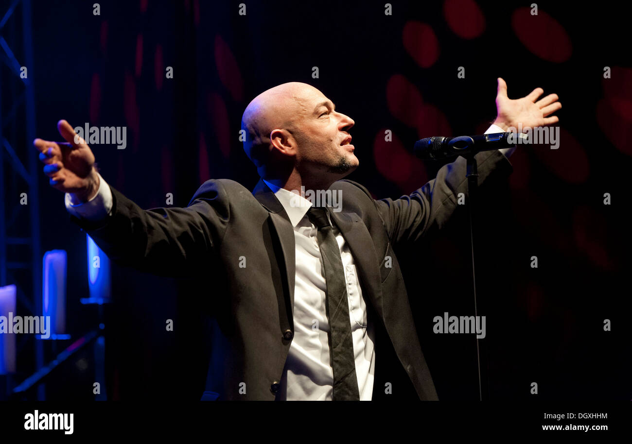 'Der Graf' cantante di 'Unheilig' performing live in un concerto a Aschheim, Bavaria Foto Stock