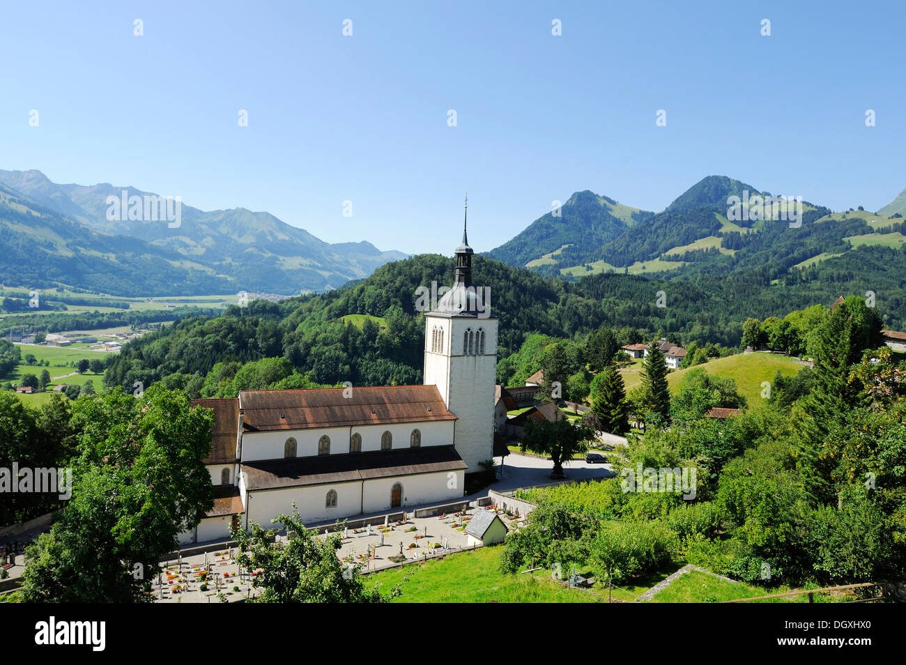 Chiesa della città medievale di Gruyères, Friburgo, Svizzera, Europa Foto Stock