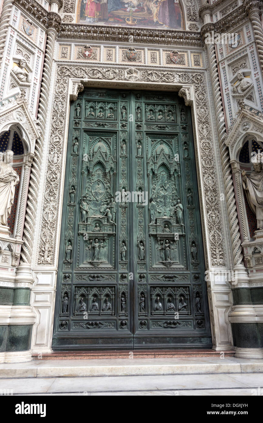 La vecchia porta della Basilica di Santa Maria del Fiore, Firenze Foto Stock