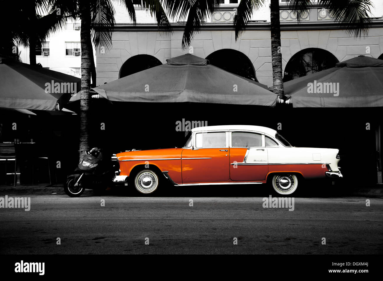 Vecchia auto in Ocean Drive, Miami, Florida, Stati Uniti d'America Foto Stock