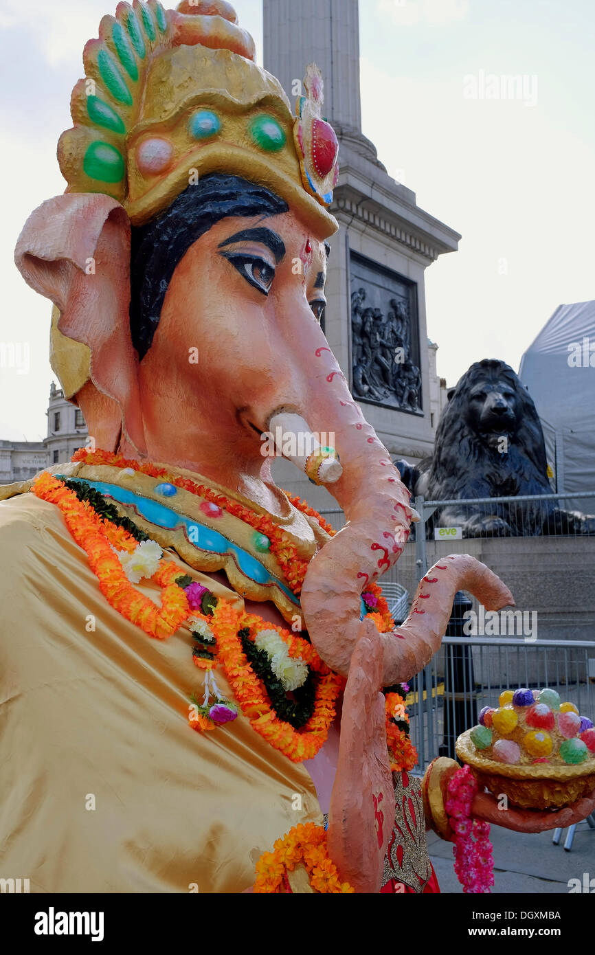 Statua della divinità Indù, Ganesha in Trafalgar Square per celebrazioni Diwali 2013 Foto Stock