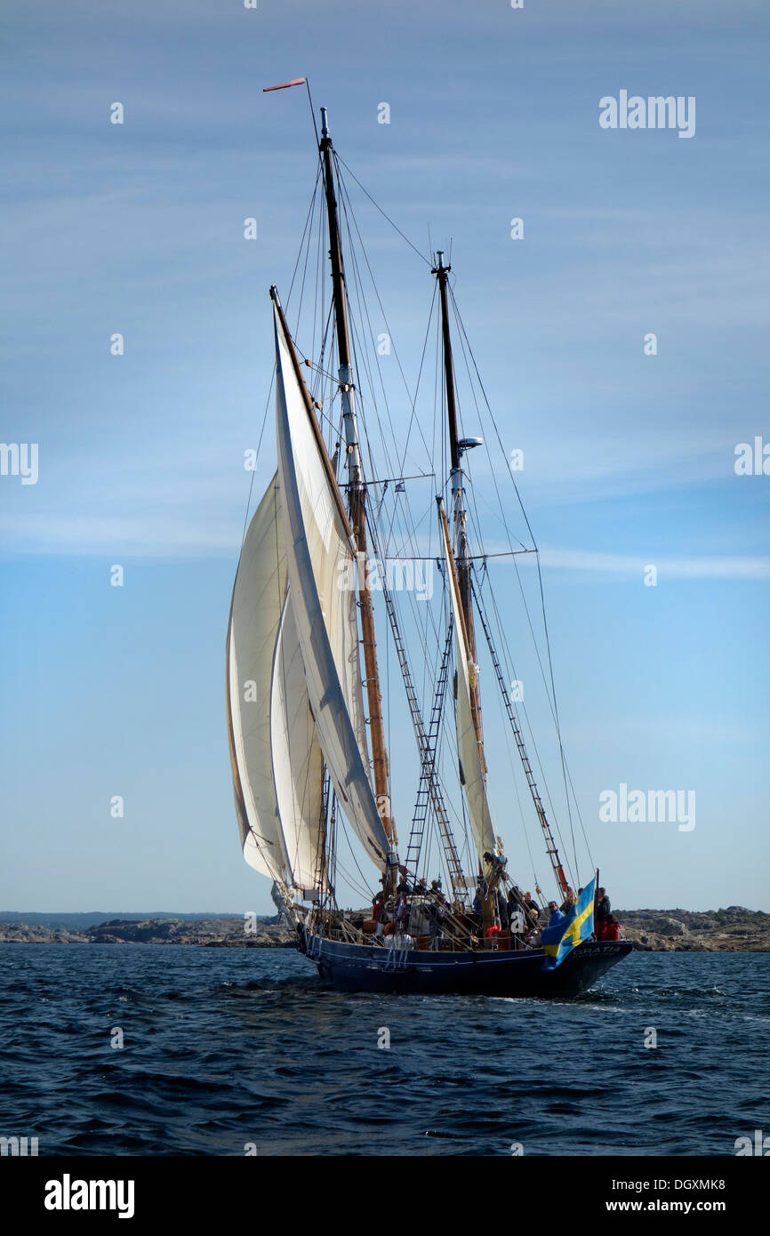 Un doppio gaff ketch sotto la vela. Foto Stock