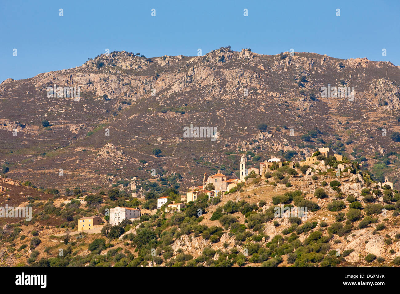 Villaggio di Zilia, Corsica, Francia. Il villaggio in sé è situato ad un altitudine di 278m ai piedi del Monte Grosso (1 938 m) Foto Stock