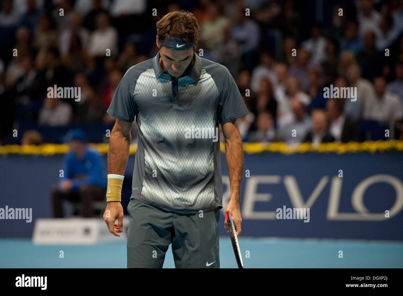 Basel, Svizzera. 27 ott 2013. Roger Federer (SUI) deluso durante la finale di Swiss interni a St. Jakobshalle di domenica. Foto: Miroslav Dakov/ Alamy Live News Foto Stock