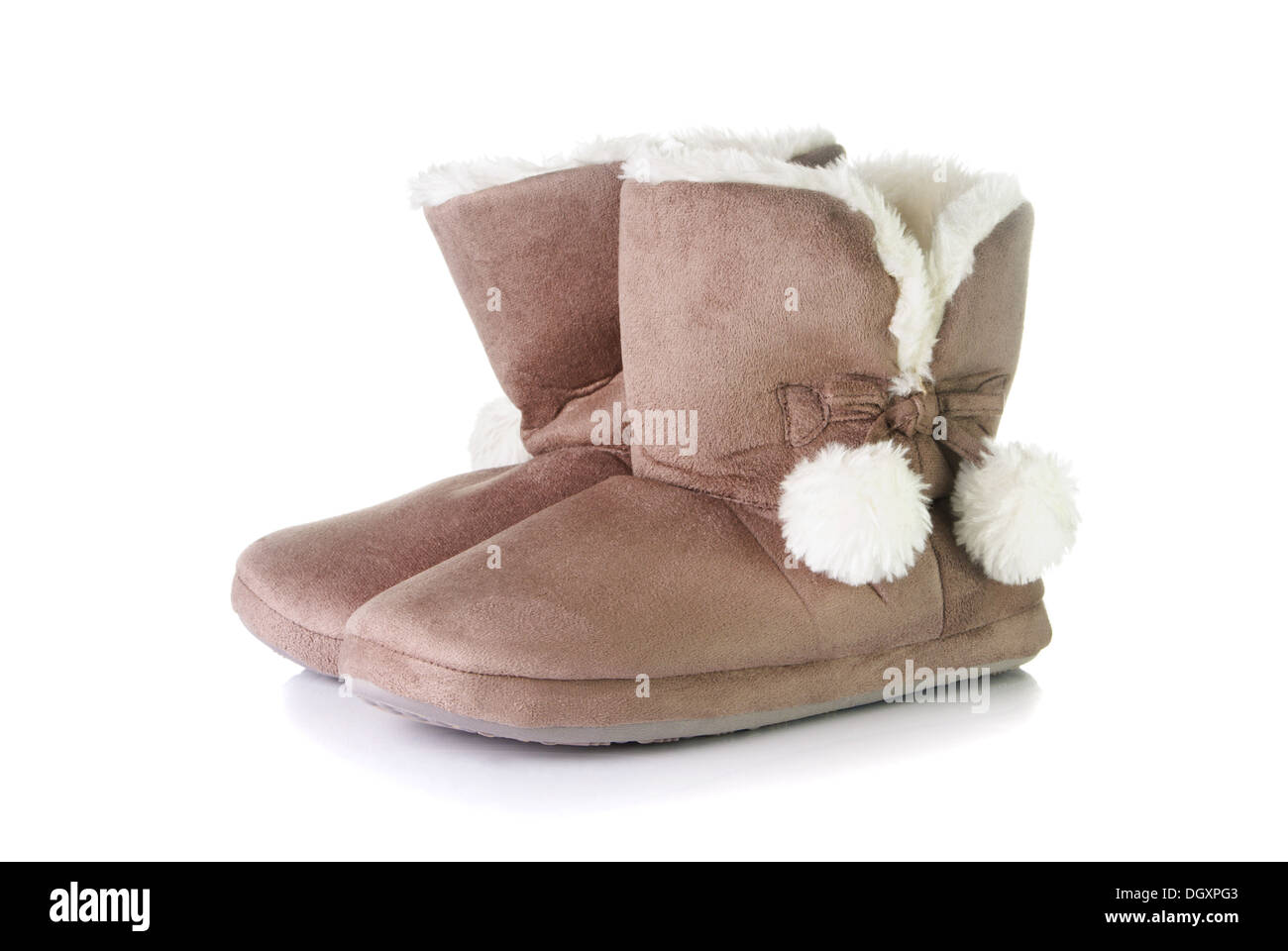 Coppia di pantofole caldi su sfondo bianco Foto Stock