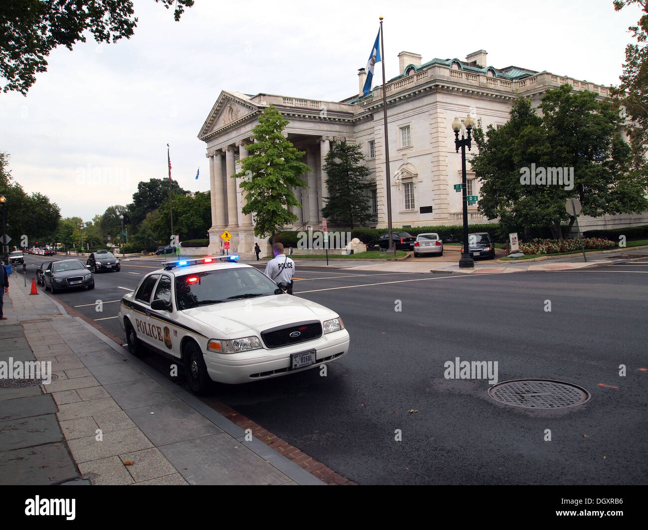 United States Secret Service auto della polizia e funzionario di polizia, 17th Street, Washington DC, Stati Uniti d'America Foto Stock