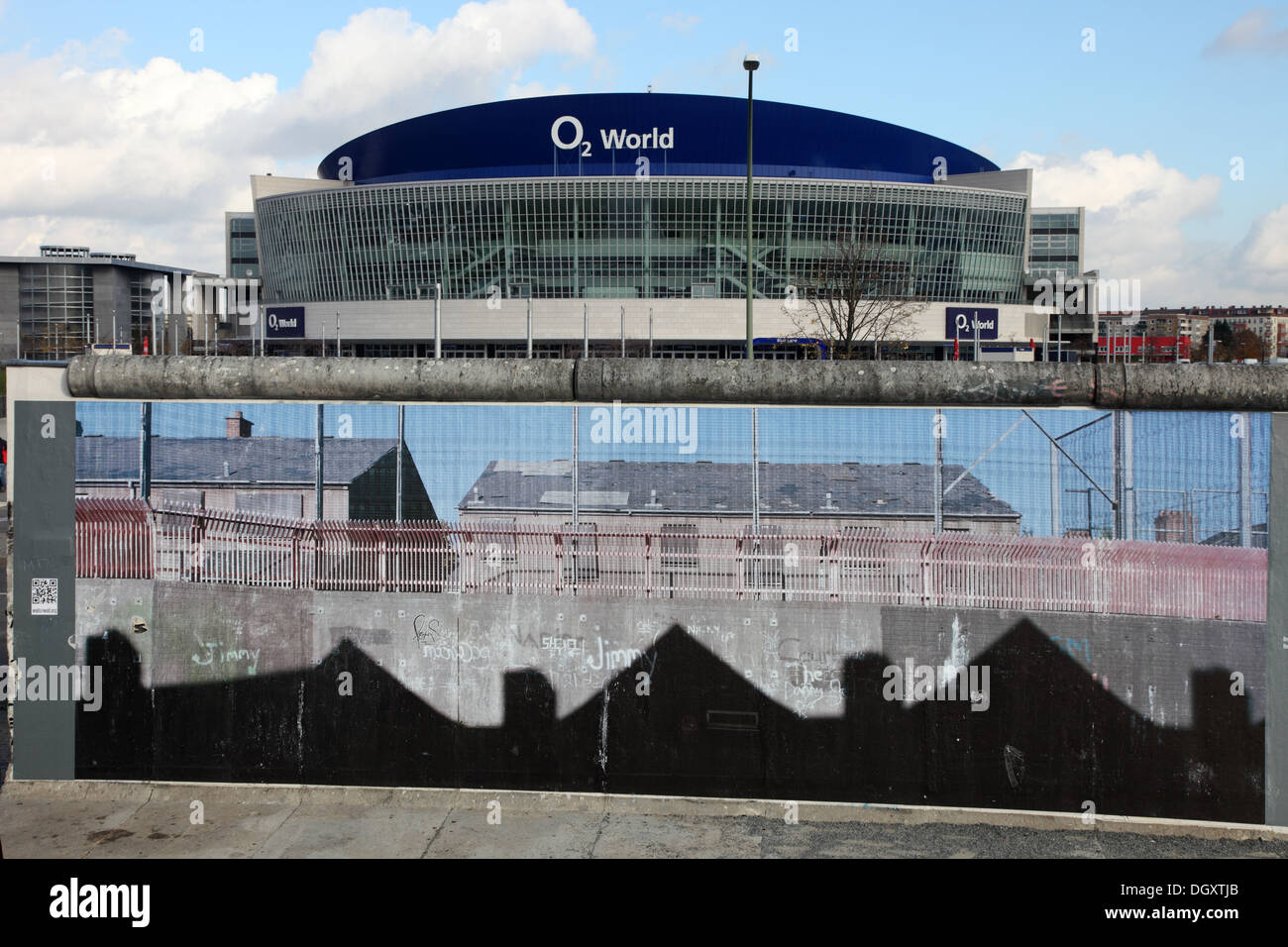 Belfast 2008 parete pace rappresentato su un tratto superstite del muro di Berlino Foto Stock