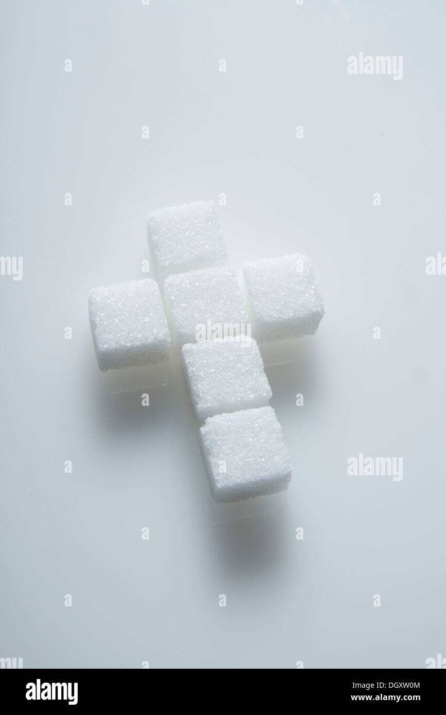 Zollette di zucchero in forma di croce Foto Stock