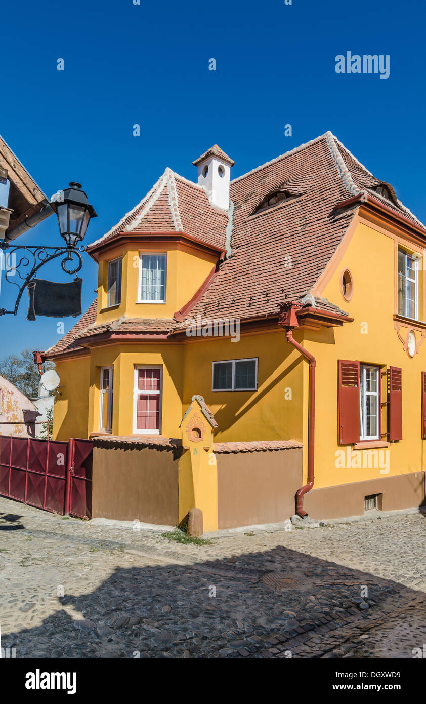 Case colorate in Sighisoara, Romania Foto Stock