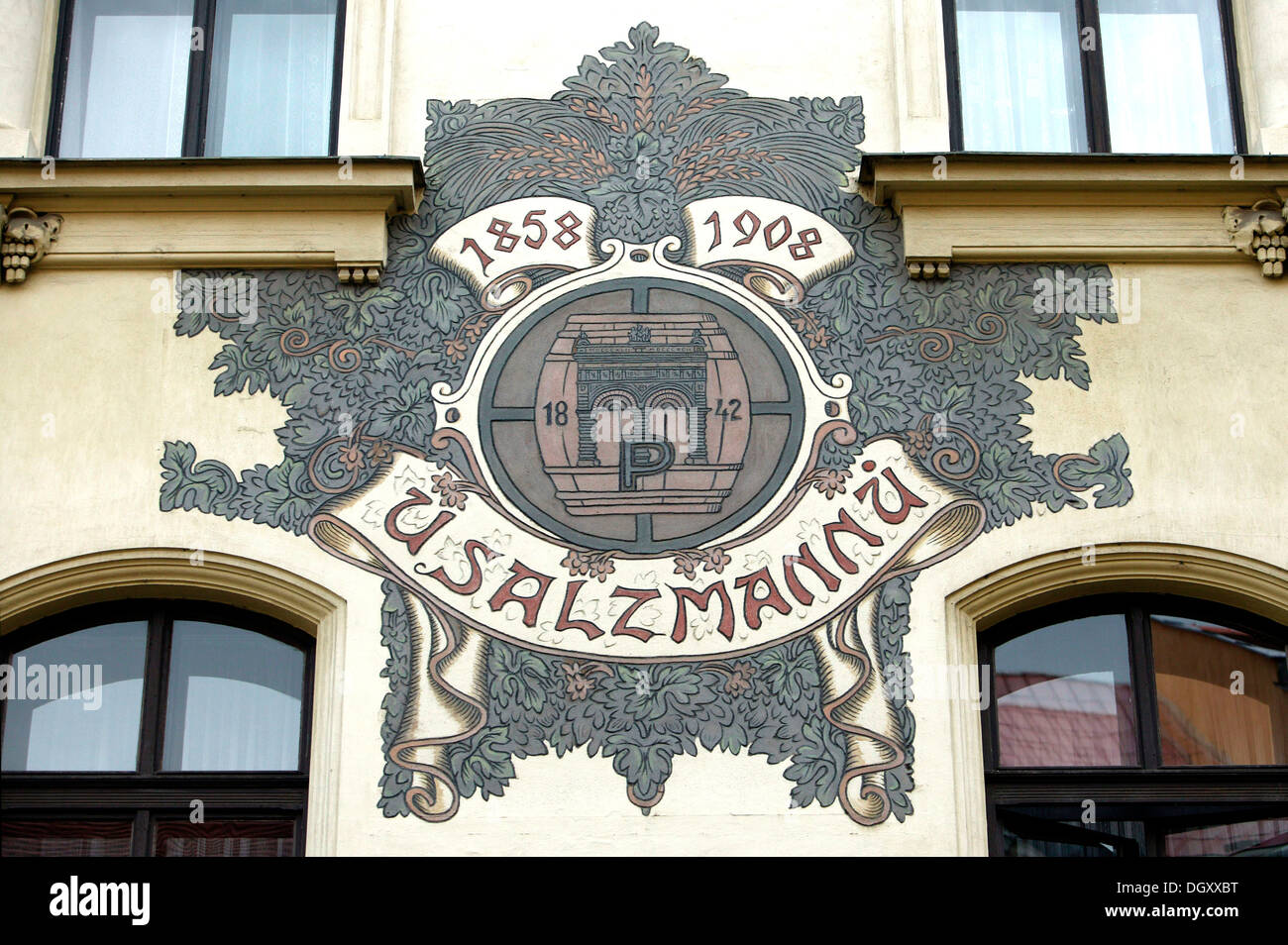 Pittura murale presso la famosa osteria e bierkeller U Sulzmannu, da dove la fama della famosa birra Pilsner ha preso la sua Foto Stock