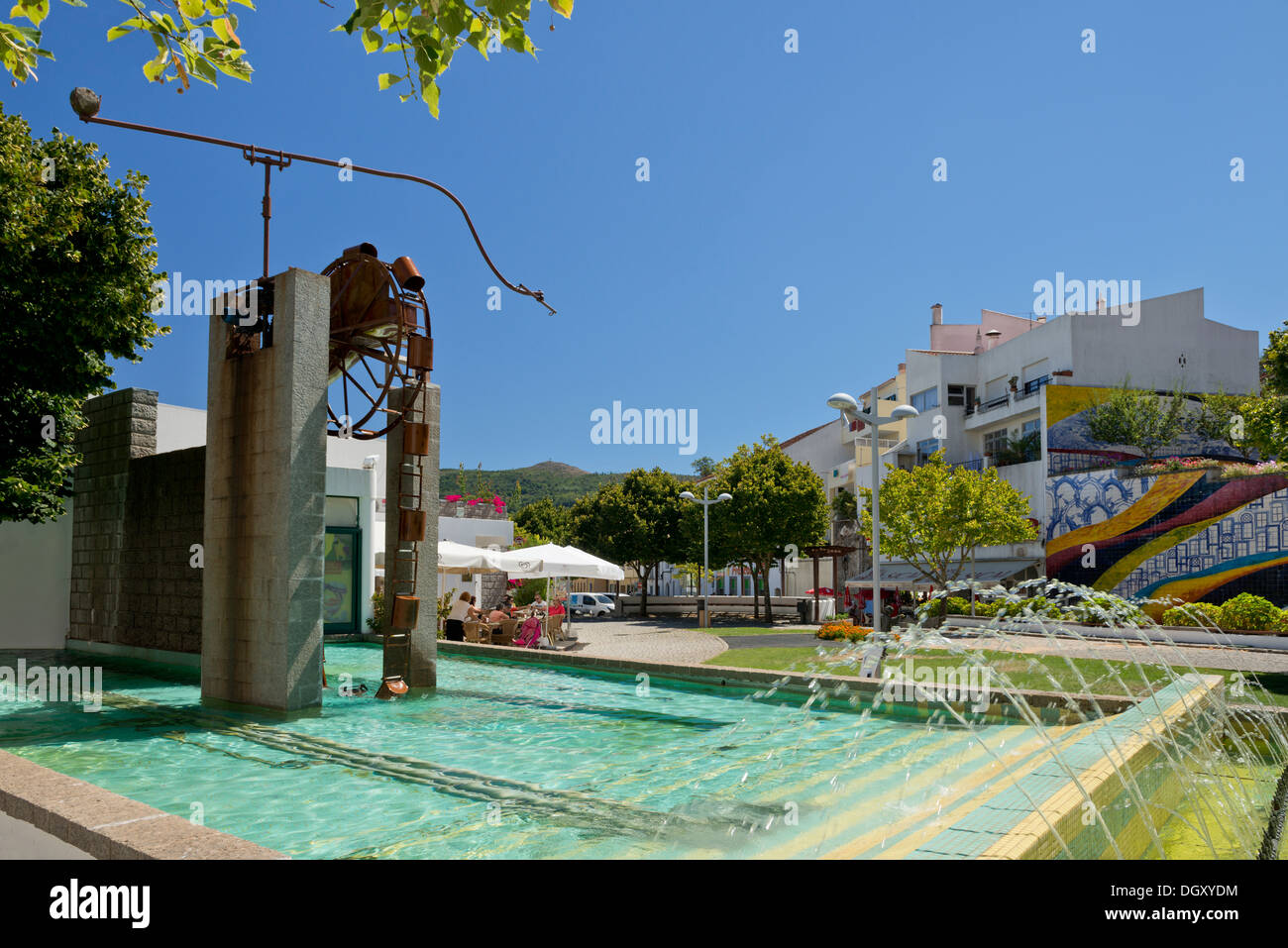 Il Portogallo, Algarve, Monchique village mulino ad acqua nella piazza centrale, il Largo dos Chorões Foto Stock