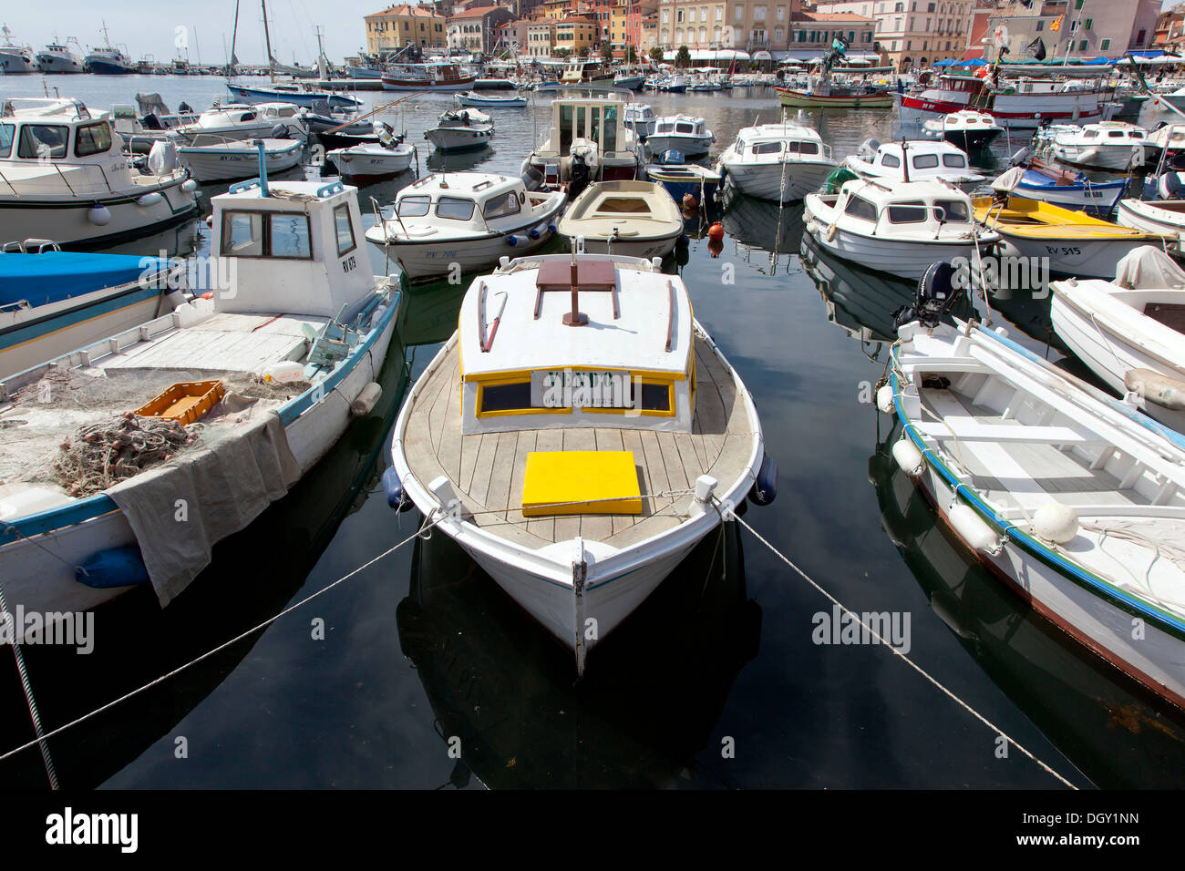 Segno, 'vensi', per la vendita, su una barca nel porto di Rovigno, Rovingo, Istria, Croazia, Europa, Rovigno Croazia Foto Stock