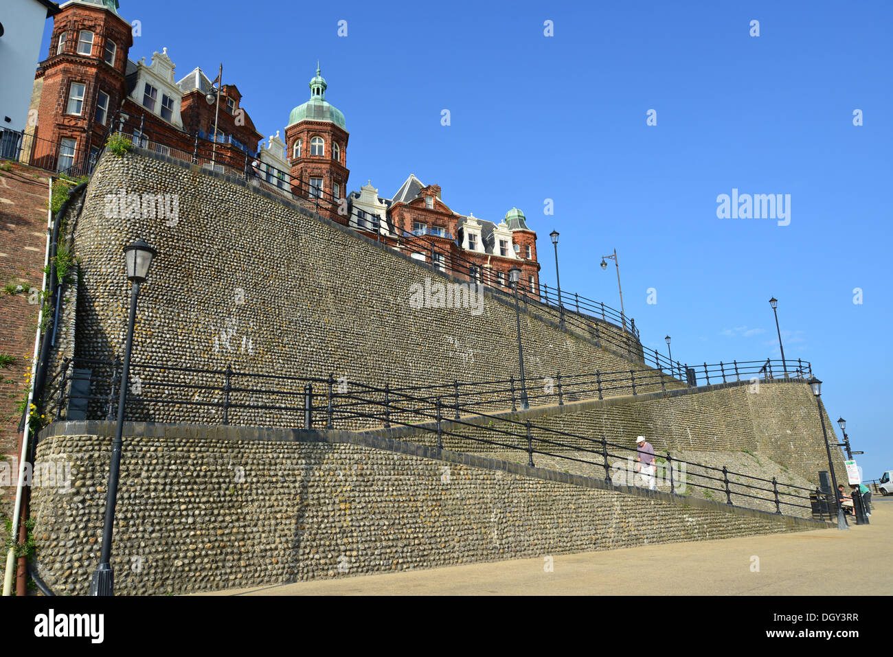 Scale in città dal lungomare, Cromer, Norfolk, Inghilterra, Regno Unito Inghilterra, Regno Unito Foto Stock