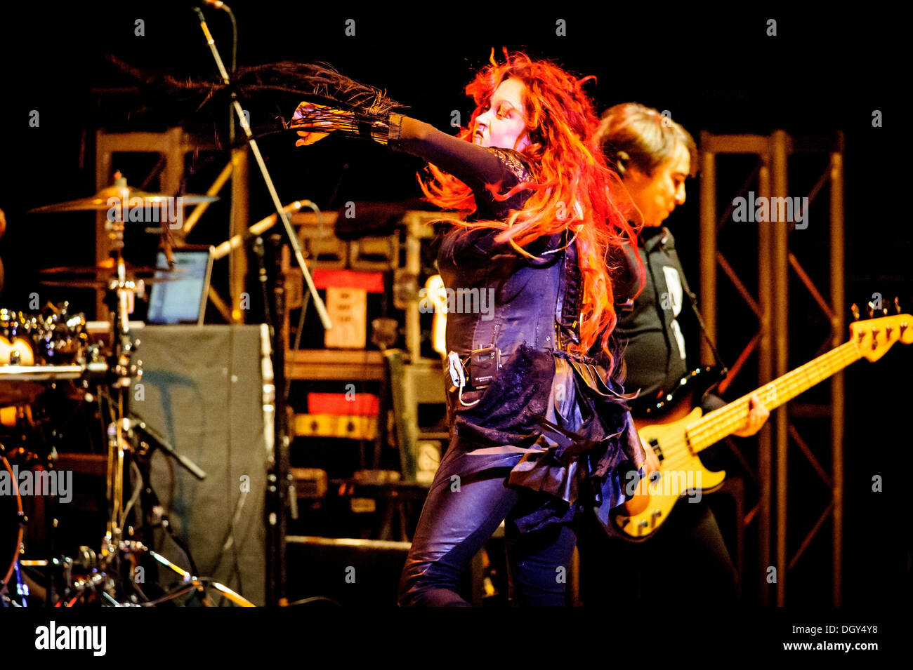 Toronto, Ontario, Canada. 27 ott 2013. Cantante americana Cyndi Lauper eseguita sold out show alla storica Massey Hall di Toronto. © Igor Vidyashev/ZUMAPRESS.com/Alamy Live News Foto Stock