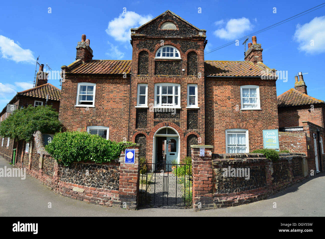 Arch House bed and breakfast, Mill Road, Pozzi-next-il-Mare, Norfolk, Inghilterra, Regno Unito Foto Stock