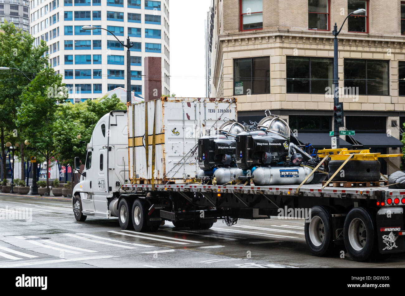 Lavoratore profondo 2000 sommergibili da Nuytco la ricerca di essere trasportati attraverso il centro cittadino di Seattle, Washington, Stati Uniti d'America Foto Stock