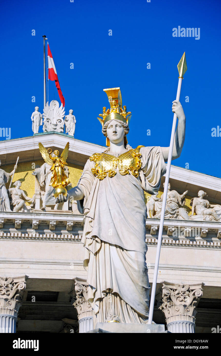 La scultura di Pallade Atena davanti al Parlamento austriaco edificio, Vienna, Austria, Europa Foto Stock
