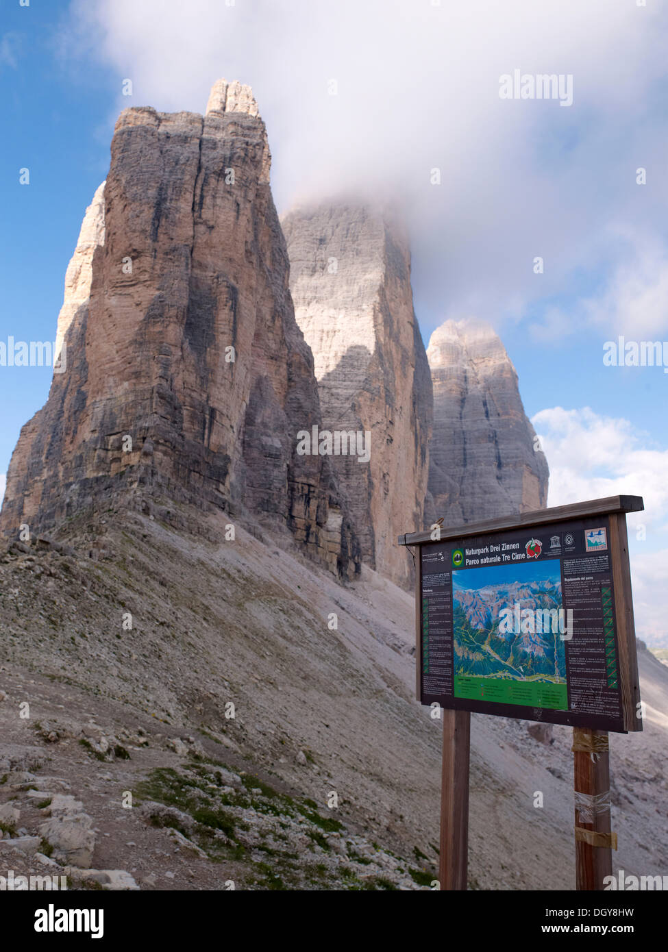 Segno, segnaletica dei sentieri escursionistici, Tre Cime di Lavaredo, Dolomiti di Sesto Parco Nazionale Dolomiti di Sesto, Alta Pusteria Foto Stock