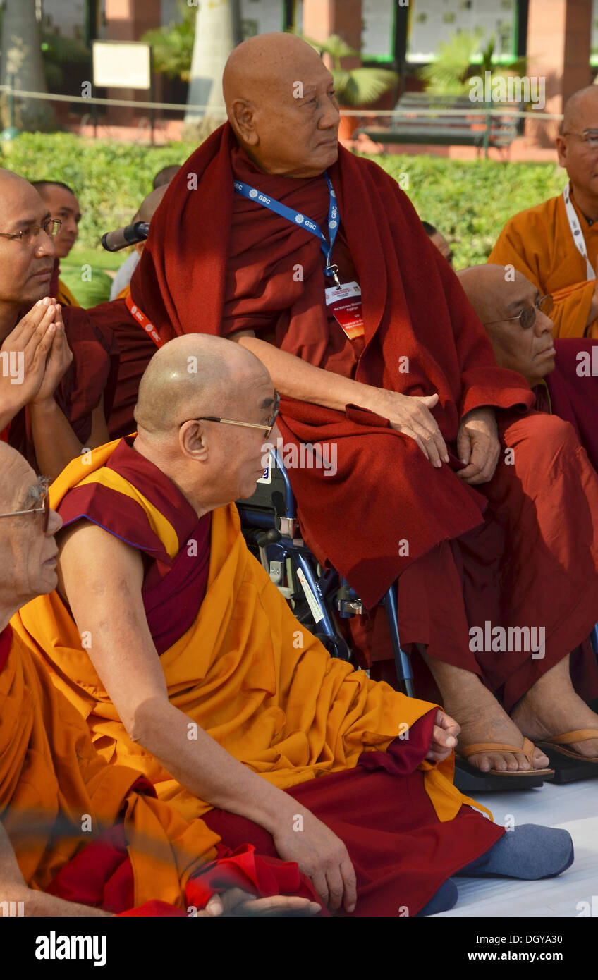 Il Dalai Lama e altri alti dignitari buddisti provenienti dalla Birmania e Laos e Cambogia si incontrano per la preghiera comune Foto Stock