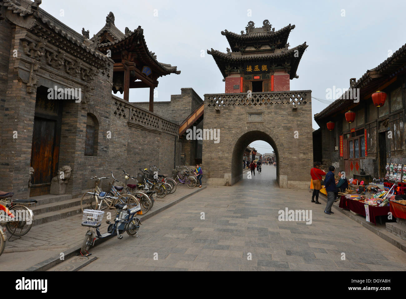 Porta ad arco, centro storico della città di Pingyao, Sito Patrimonio Mondiale dell'UNESCO, Shanxi, Cina e Asia Foto Stock