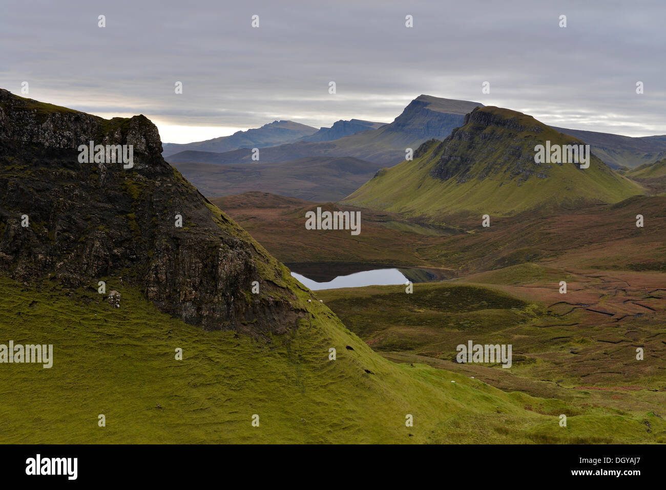 Paesaggio vulcanico, Loch Leum na Luirginn, Flodigarry, tabella, altopiani, Isola di Skye in Scozia, Regno Unito, Europa Foto Stock