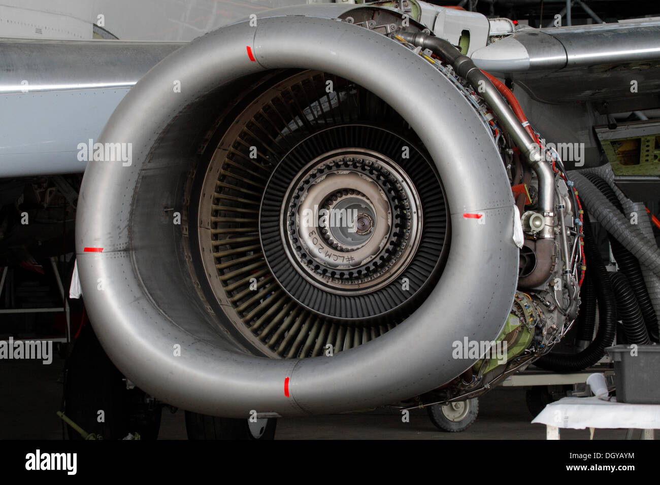 Motore del velivolo durante la manutenzione Foto Stock