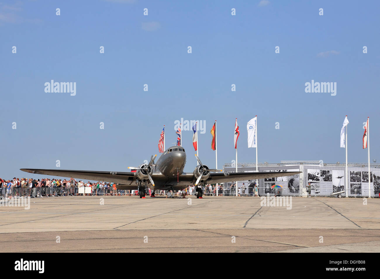 Douglas DC 3 C-47, storico elica aereo, "candy bomber", airshow ILA 2008, il salone aerospaziale internazionale, Berlino Foto Stock