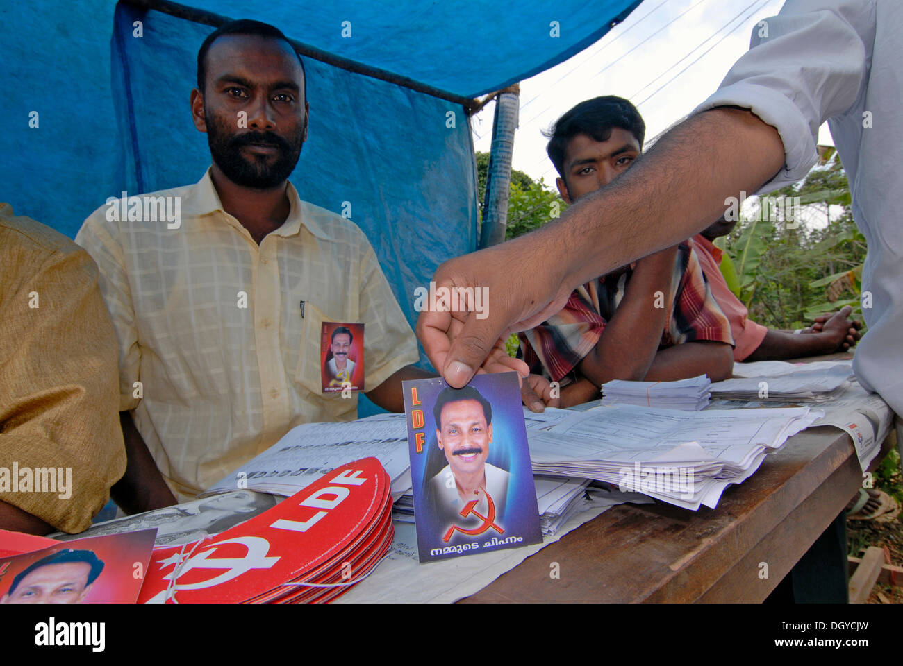 I sostenitori del partito comunista del Kerala, Thekkady Kerala, nel sud dell'India, India Foto Stock