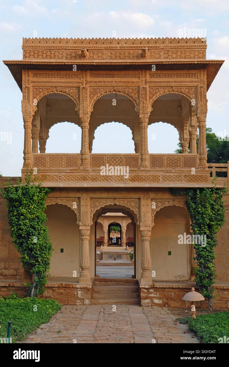 Architettura di Rajput, Mool Sagar, hotel di eredità e piacere giardini del Maharaja di Jodhpur, Jaisalmer, deserto di Thar Foto Stock