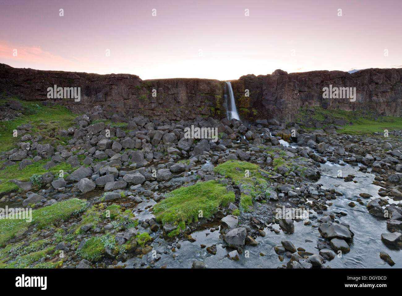 Oexarárfoss cascata e il fiume Oexará, Rift Valley, Thingvellir, Parco Nazionale di Þingvellir, Islanda, Europa Foto Stock