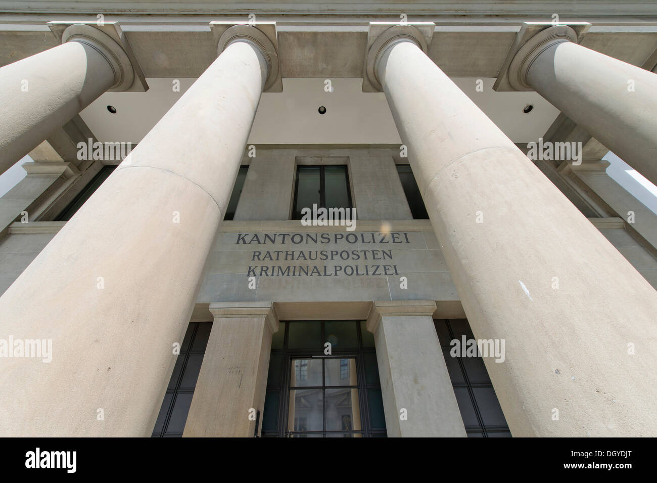 Ingresso al palazzo della polizia cantonale, municipio post, polizia giudiziaria, Zurigo, Svizzera, Europa Foto Stock