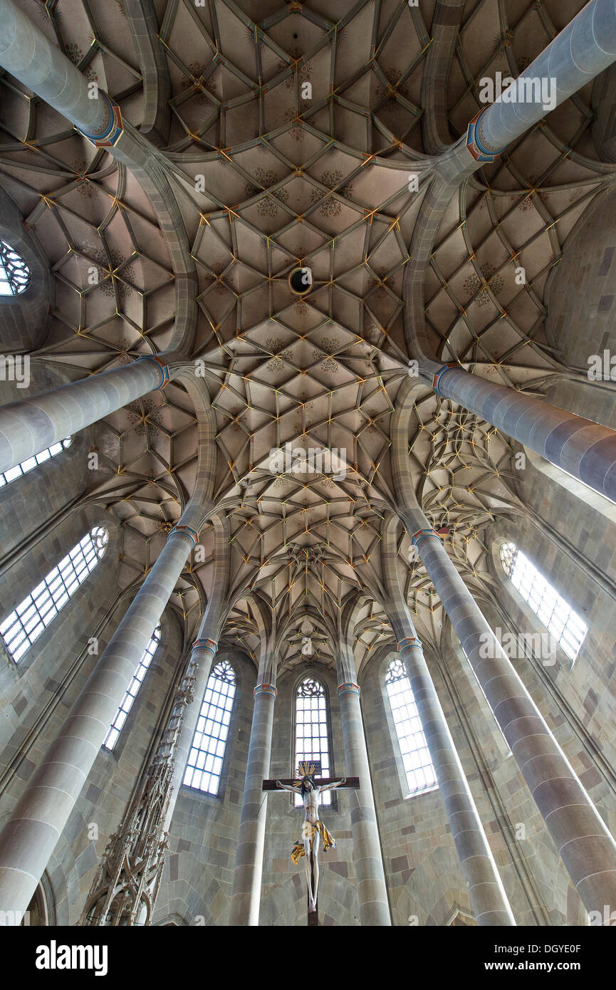 Vista interna della chiesa di San Michele, un protestante chiesa parrocchiale, un cross-ribbed vault, Schwaebisch Hall, Hohenlohe regione Foto Stock