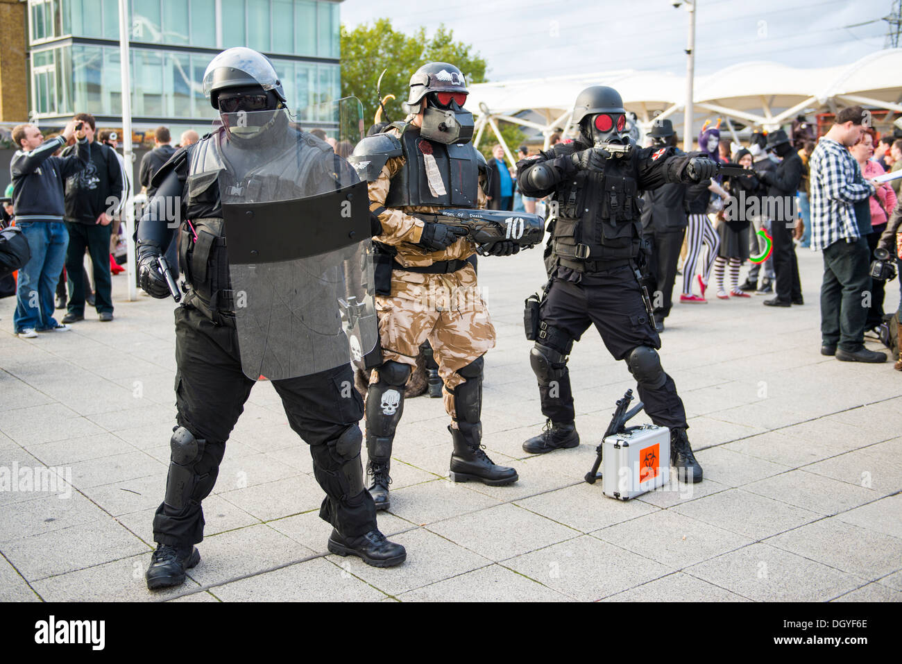 LONDON, Regno Unito - 26 ottobre: Cosplayers vestito come caratteri di Warhammer per il Comicon presso il centro Excel di MCM Expo. Foto Stock