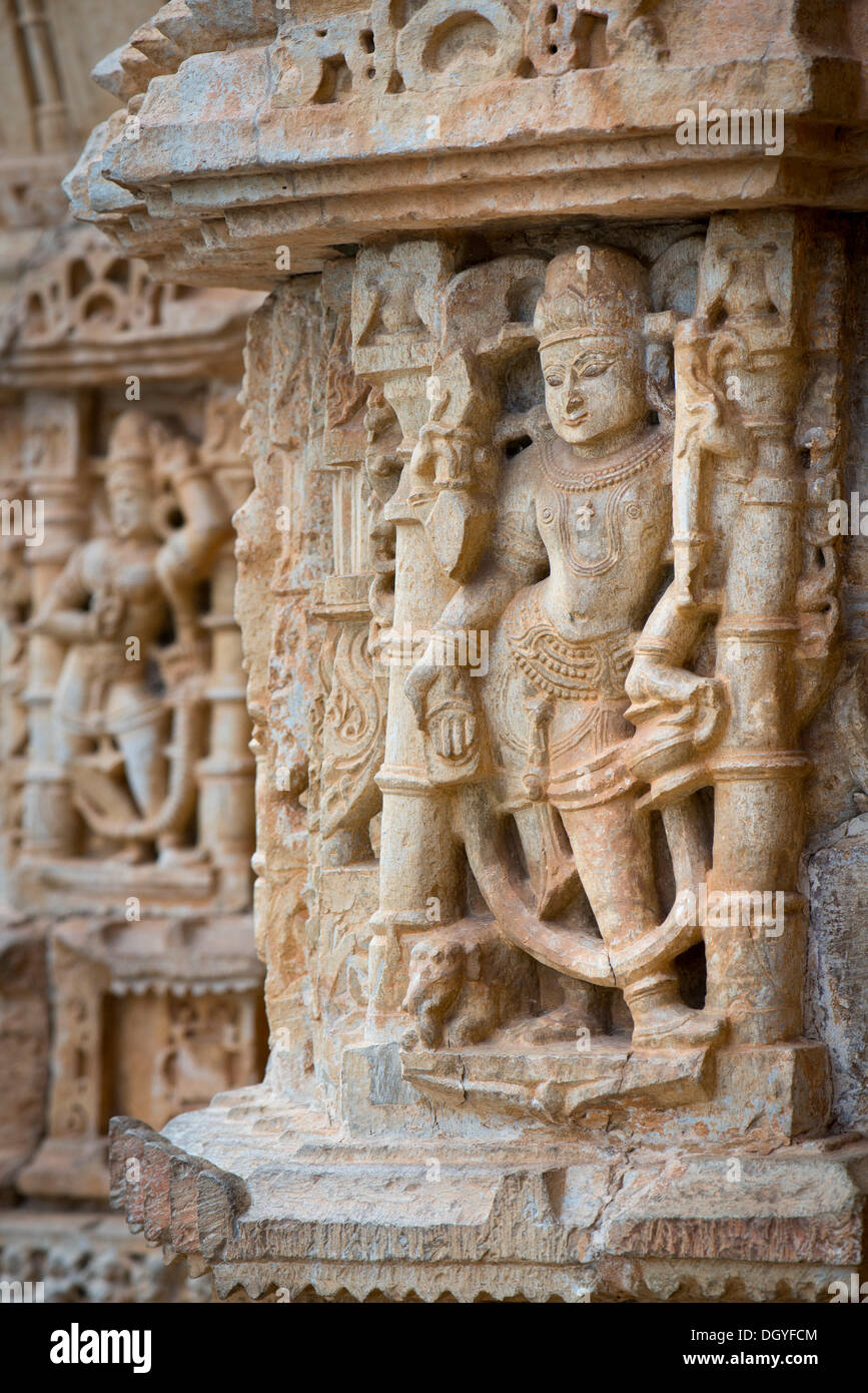 Maschio di scultura in pietra, Vijaya Stambha vittoria torre, Chittorgarh Fort, Chittorgarh, Rajasthan, India Foto Stock