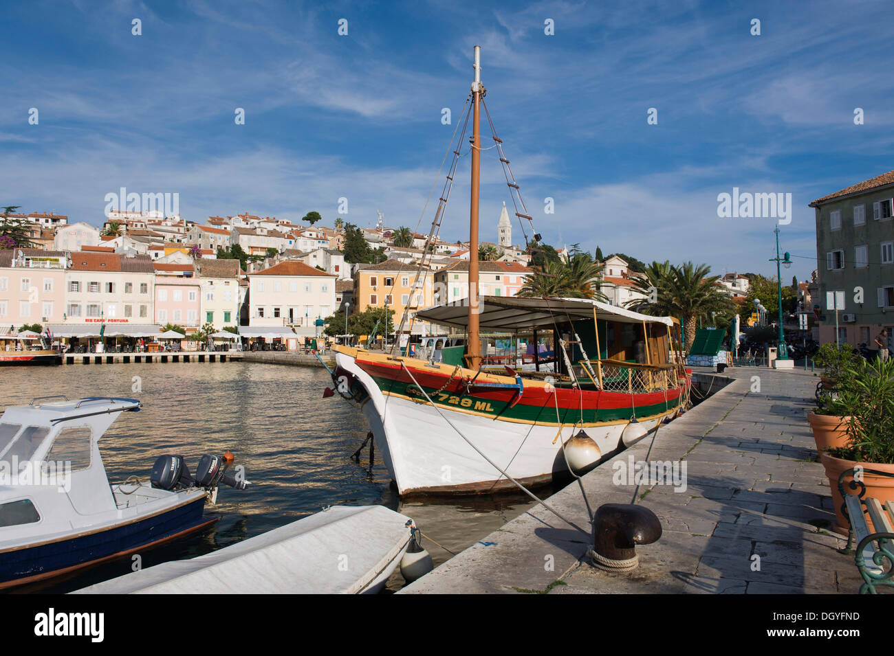 Escursione in barca al porto di Mali Losinj, isola di Losinj, Mare Adriatico, golfo di Kvarner, Croazia, Europa Foto Stock