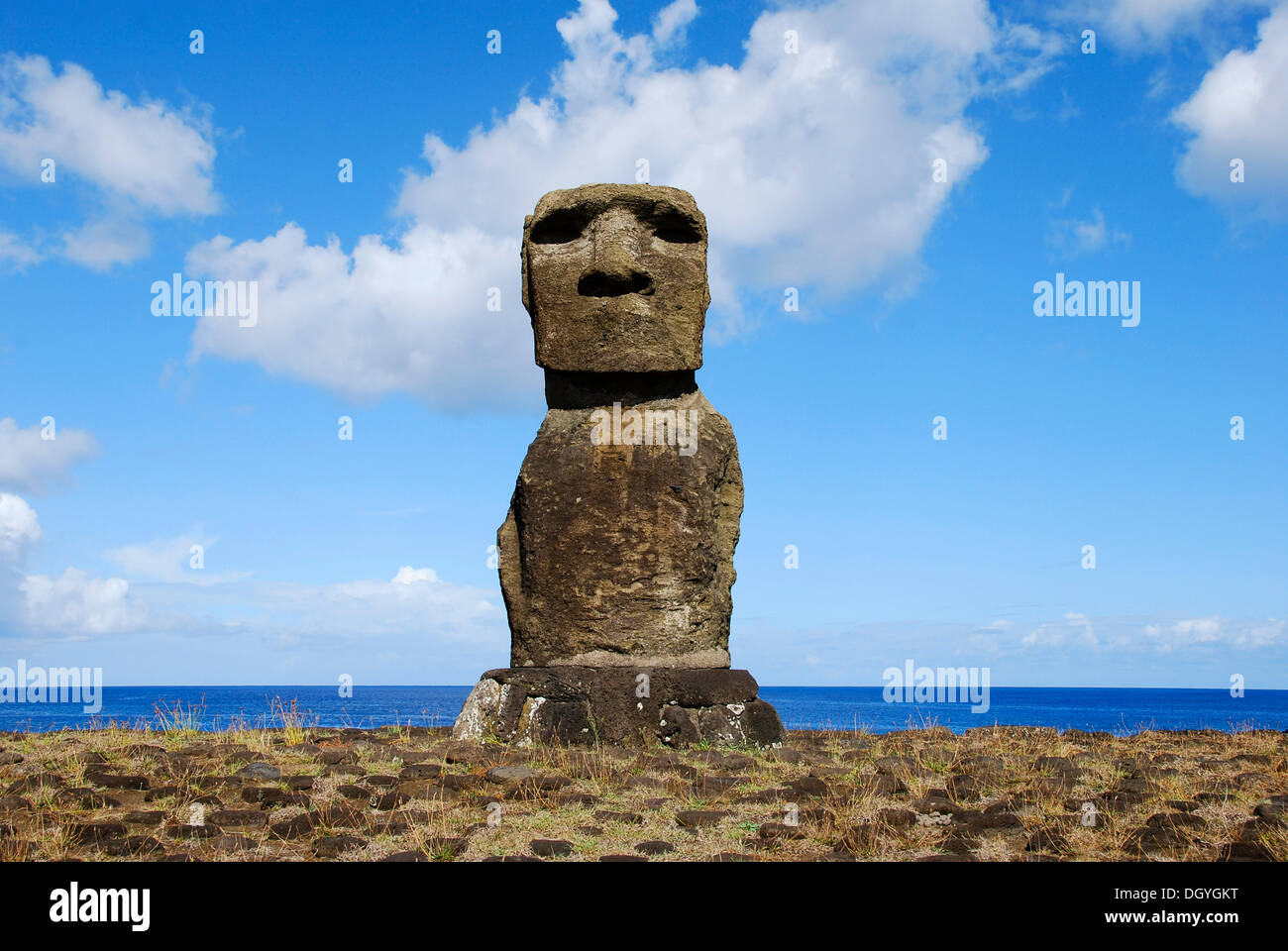 Moai, in Ahu Tahai, vicino a Hanga Roa, Isola di Pasqua, Rapa Nui, Pacific Foto Stock