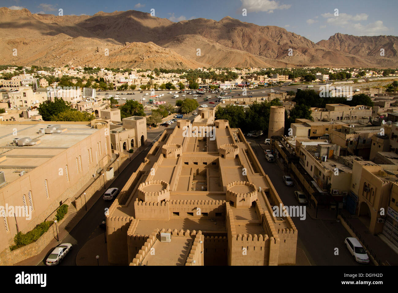 Vista di Nizwa Souq visto da Nizwa Fort, Nizwa, Ad Dakhiliyah regione, Oman Foto Stock