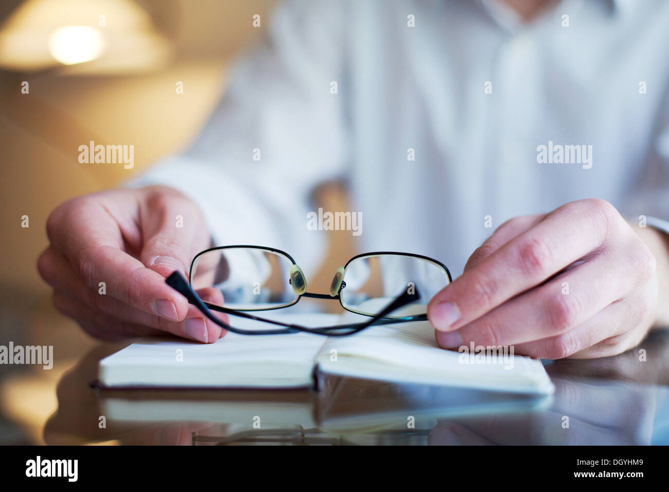 lettura a casa Foto Stock