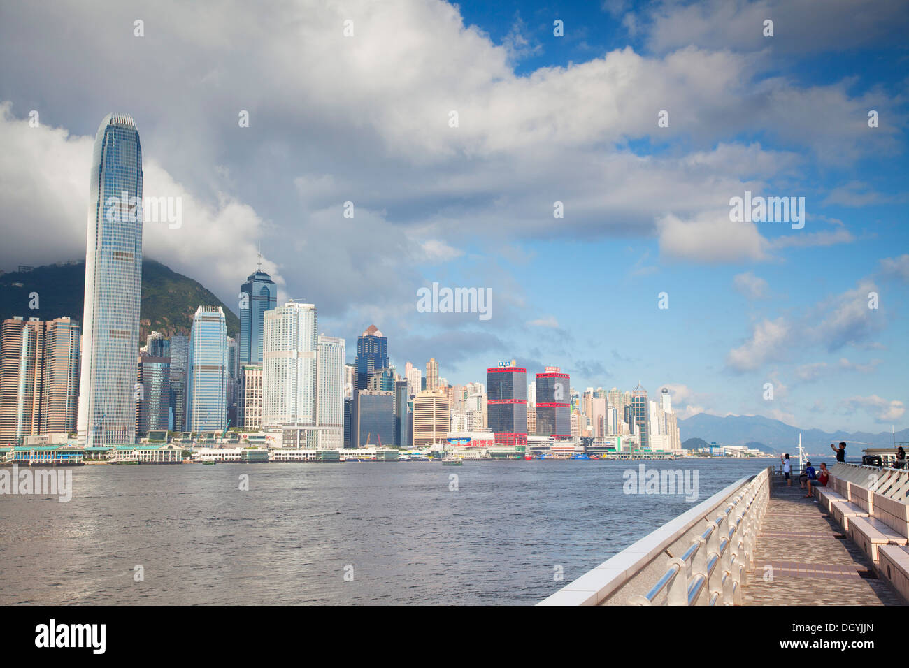 Isola di Hong Kong skyline da Tsim Sha Tsui promenade, Hong Kong Foto Stock