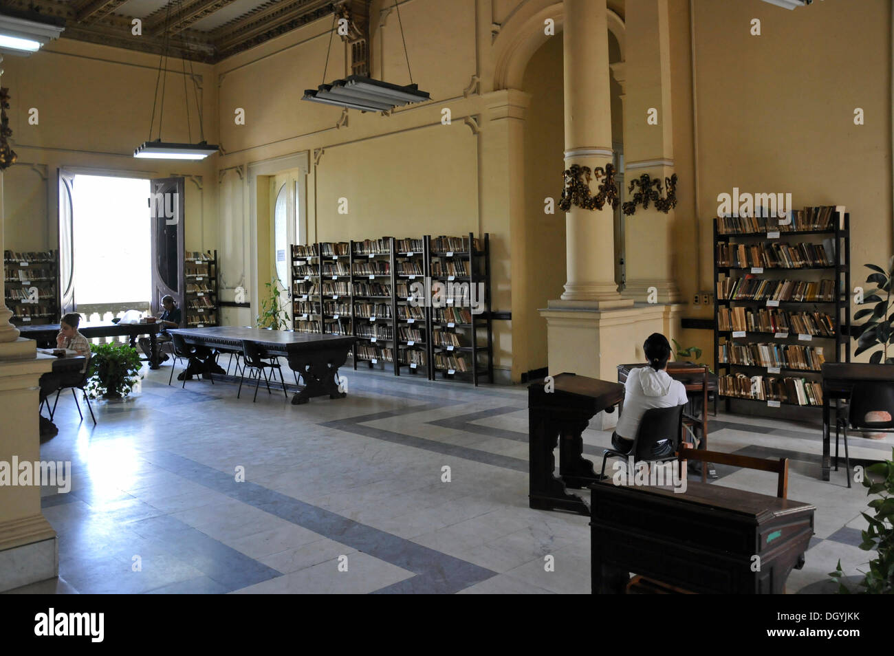 Jose Marti biblioteca, vidal park, il centro storico di Santa Clara, Cuba, dei Caraibi e America centrale Foto Stock