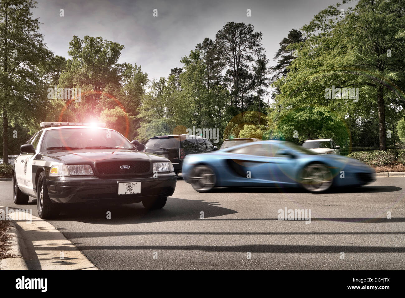 McLaren MP4-12C e North Carolina auto della polizia in Chapel Hill North Carolina USA Foto Stock