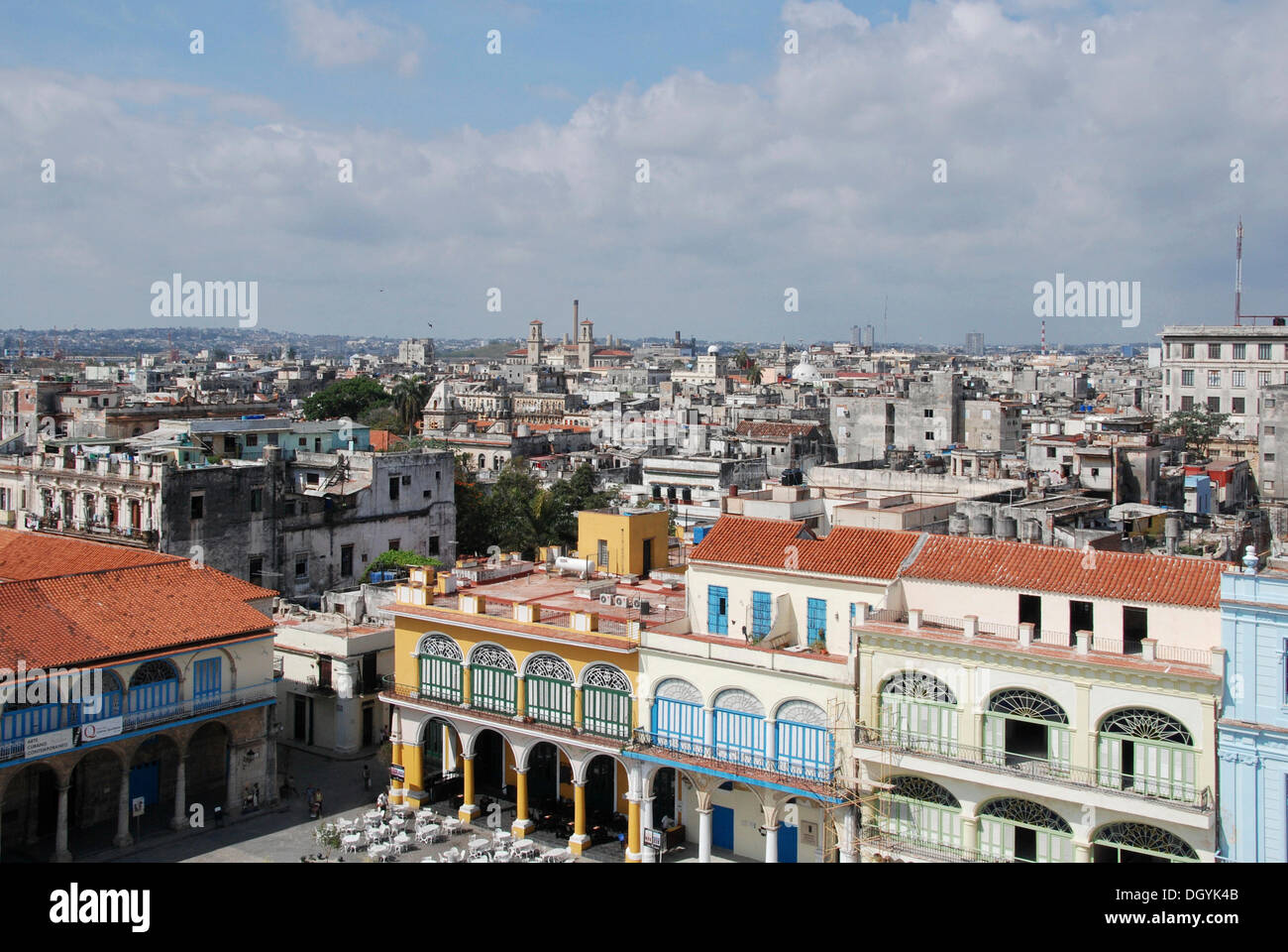 Plaza Vieja, quartiere storico di Havana, Cuba, dei Caraibi e America centrale Foto Stock