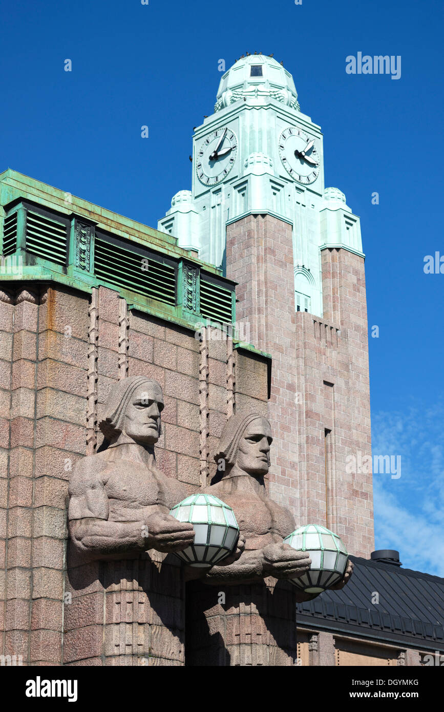 Stazione centrale, Art Nouveau, figure, sculture sulla facciata, Helsinki, Uusimaa, Finlandia Foto Stock