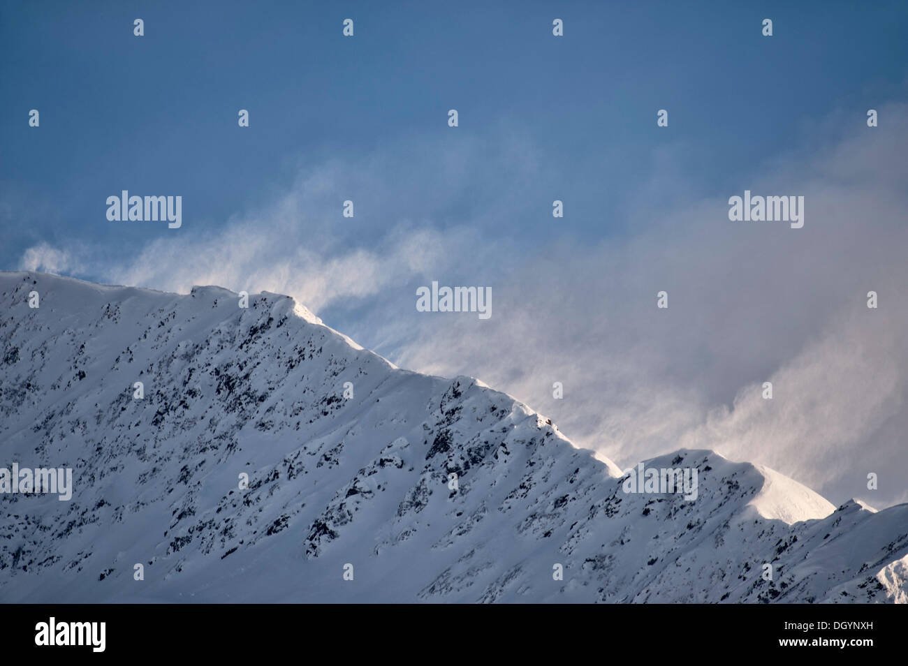 Alta venti blast una cresta nell'intervallo Chugach Alaska Foto Stock