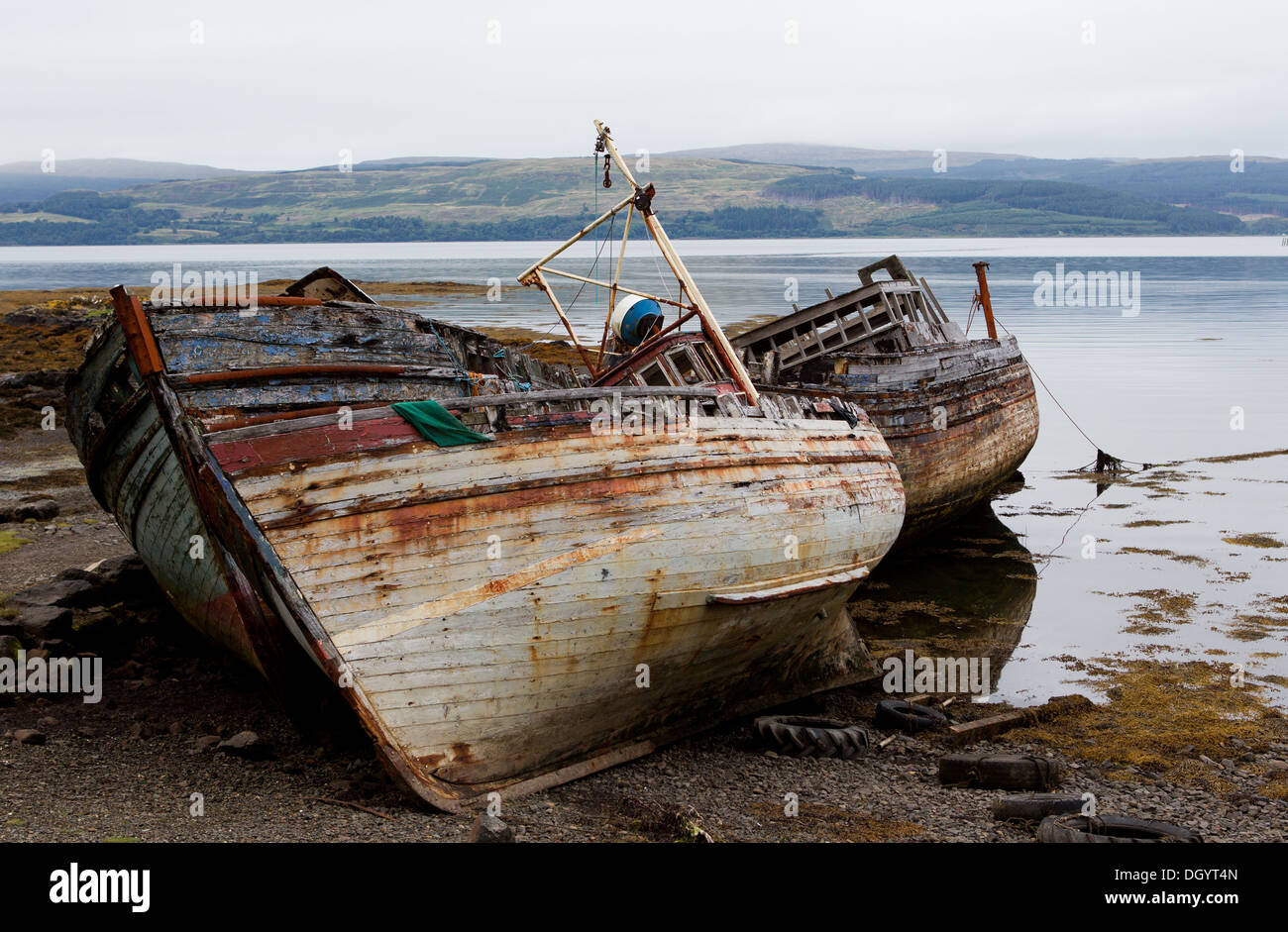 Due barche di naufraghi sull'Isola di Mull, Scozia. Foto Stock