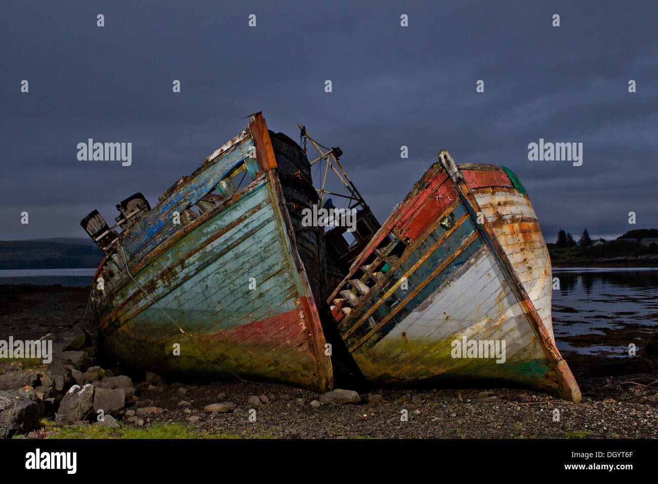 Due barche di naufraghi sull'Isola di Mull, Scozia. Foto Stock