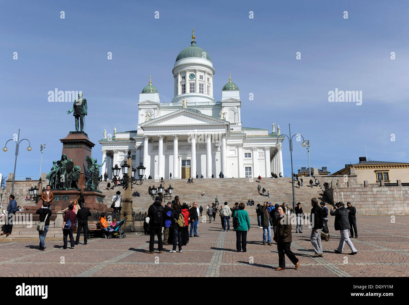 I turisti di fronte la Cattedrale di Helsinki Helsinki, Finlandia, Europa Foto Stock