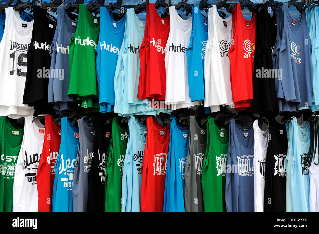 Contraffatto designer senza maniche camicie, Patong, Thailandia, Asia Foto Stock